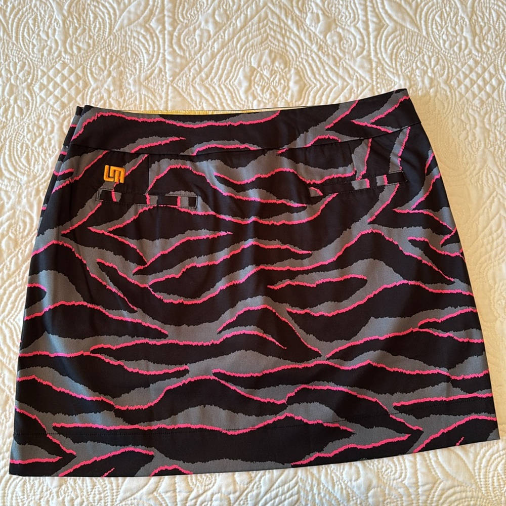 Loudmouth Golf Skort Size 10. Colorful Hot Pink / Gray animal stripes pattern.